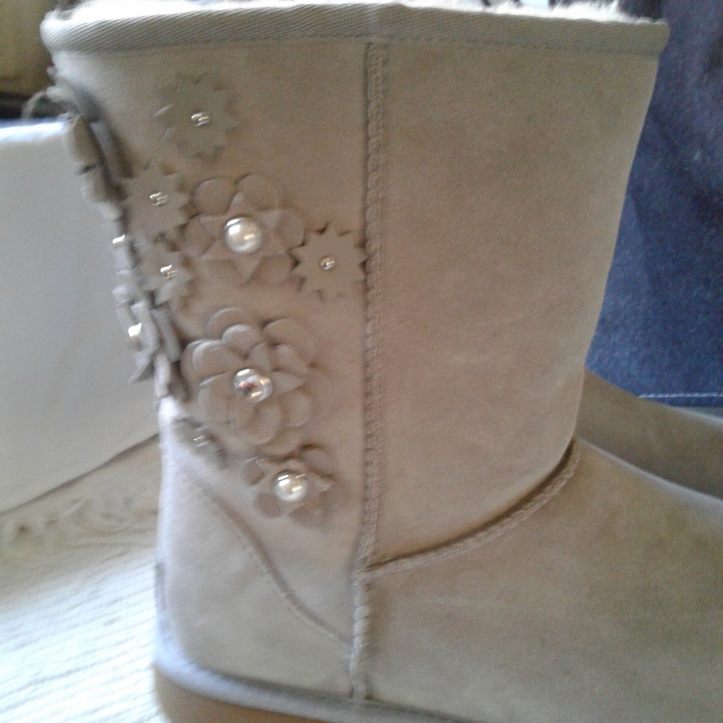 Nice Pair Ugg Bailey